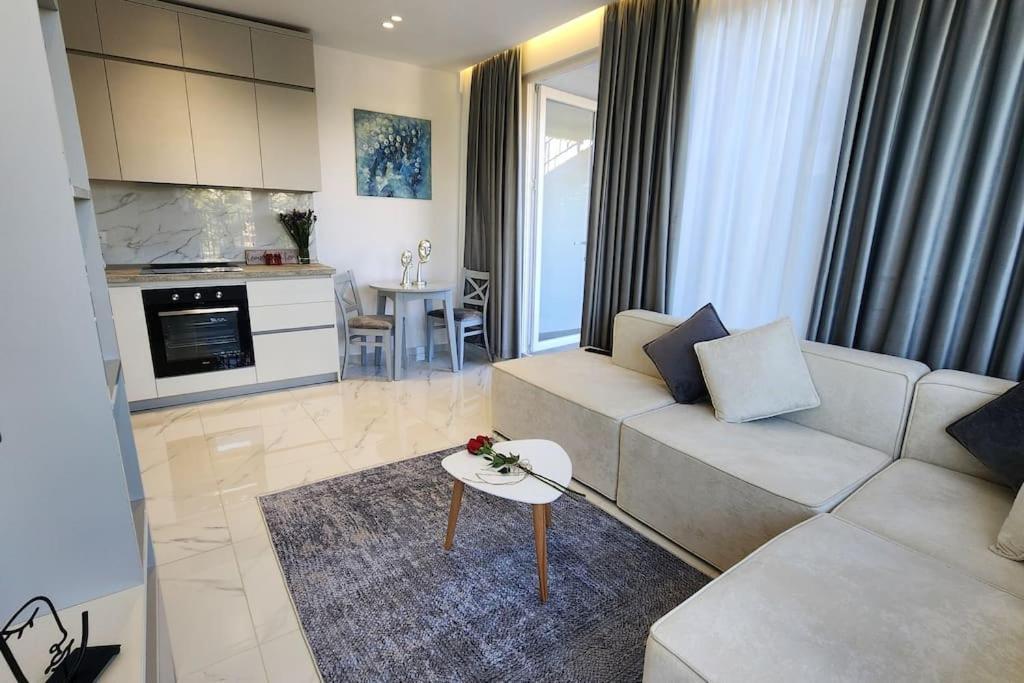 Penthouse With A City View ติรานา ภายนอก รูปภาพ