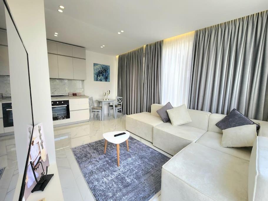 Penthouse With A City View ติรานา ภายนอก รูปภาพ